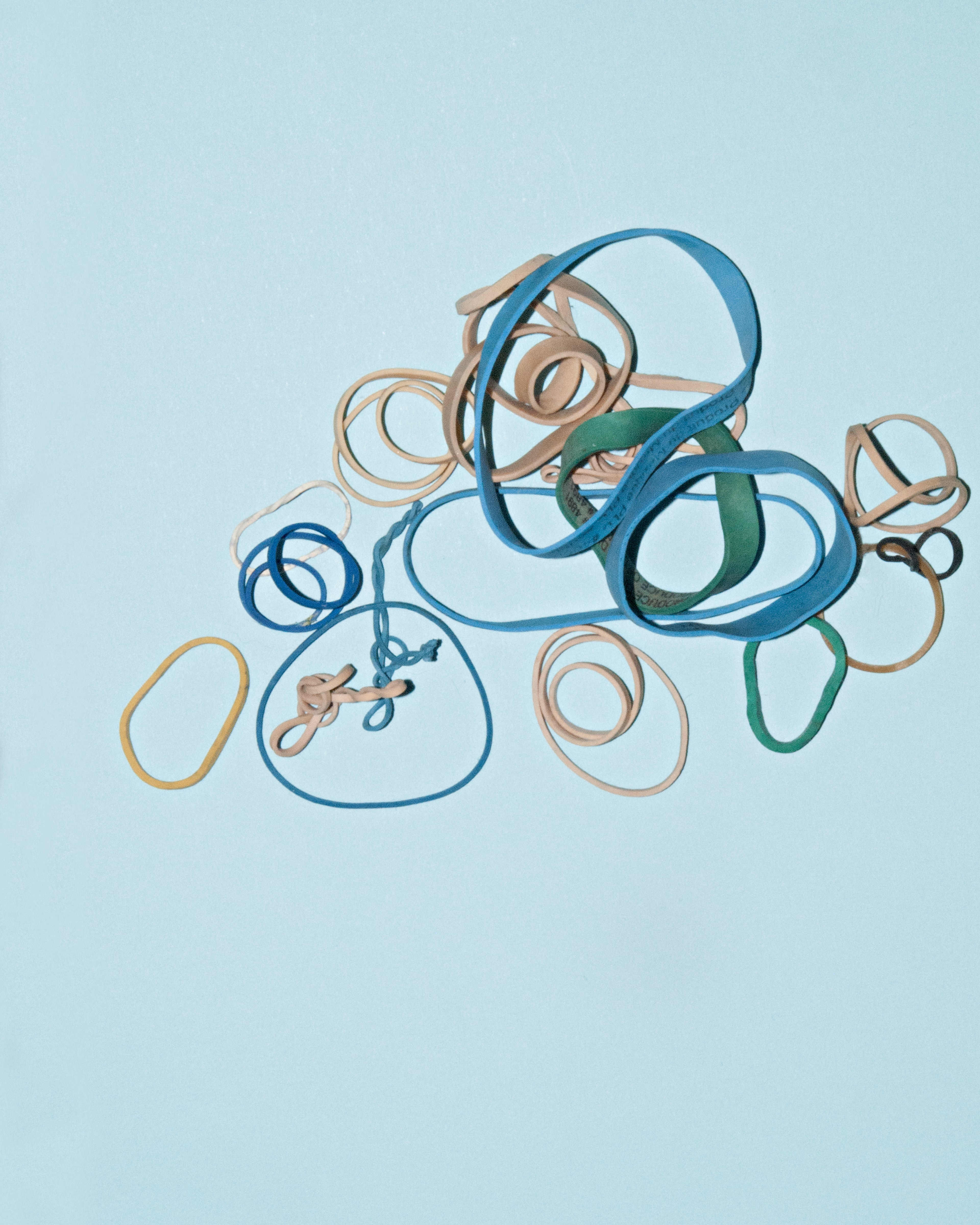 Beige, yellow, and blue loom bands, by Michael Walter on Unsplash
